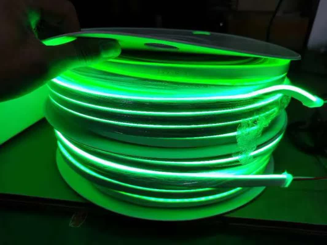 ریسه نئون فلکسی pvc سبز 12 ولت 6*12